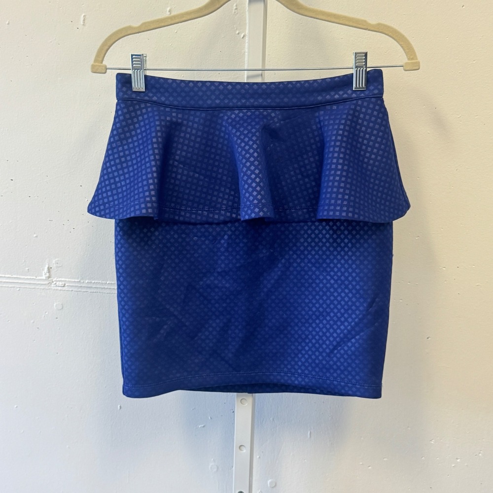 Bebe 2010s Royal Blue Peplum Mini Skirt Diamond Texture Gold Zip XS 205YV201V280